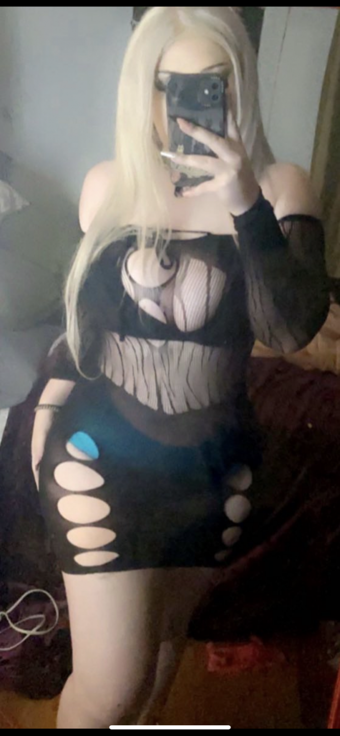 Thick Goth With Big Tits (3) #rwUtz97G