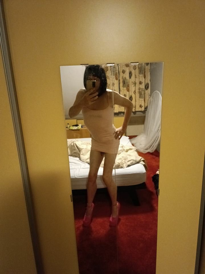 Sissy Alex de Heer horny in high heels - riding dildo while chatting with daddy! kik: cutealexheer #DDWAvVXK