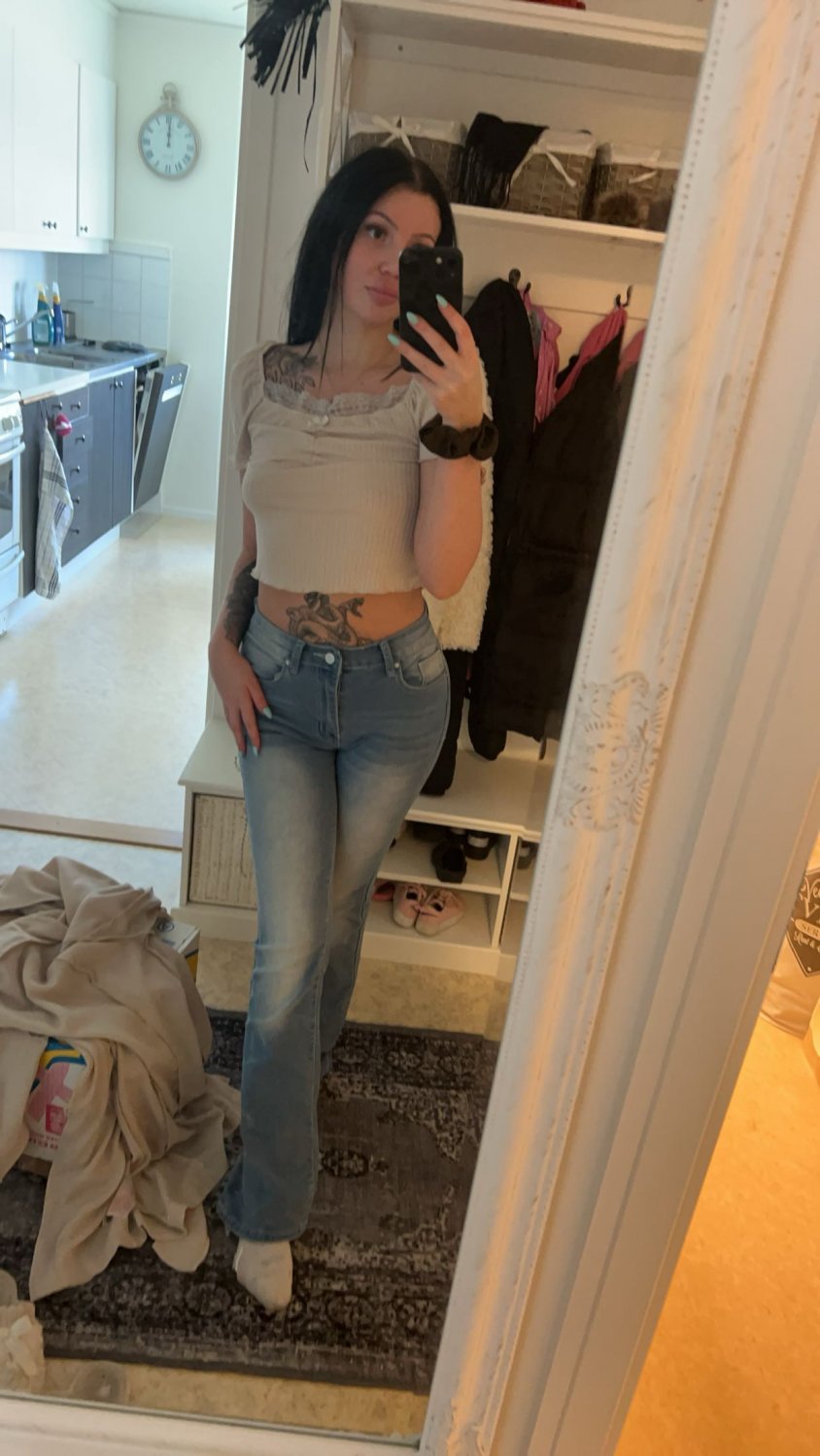 Horny goddess with tattoos #1GezMrJp