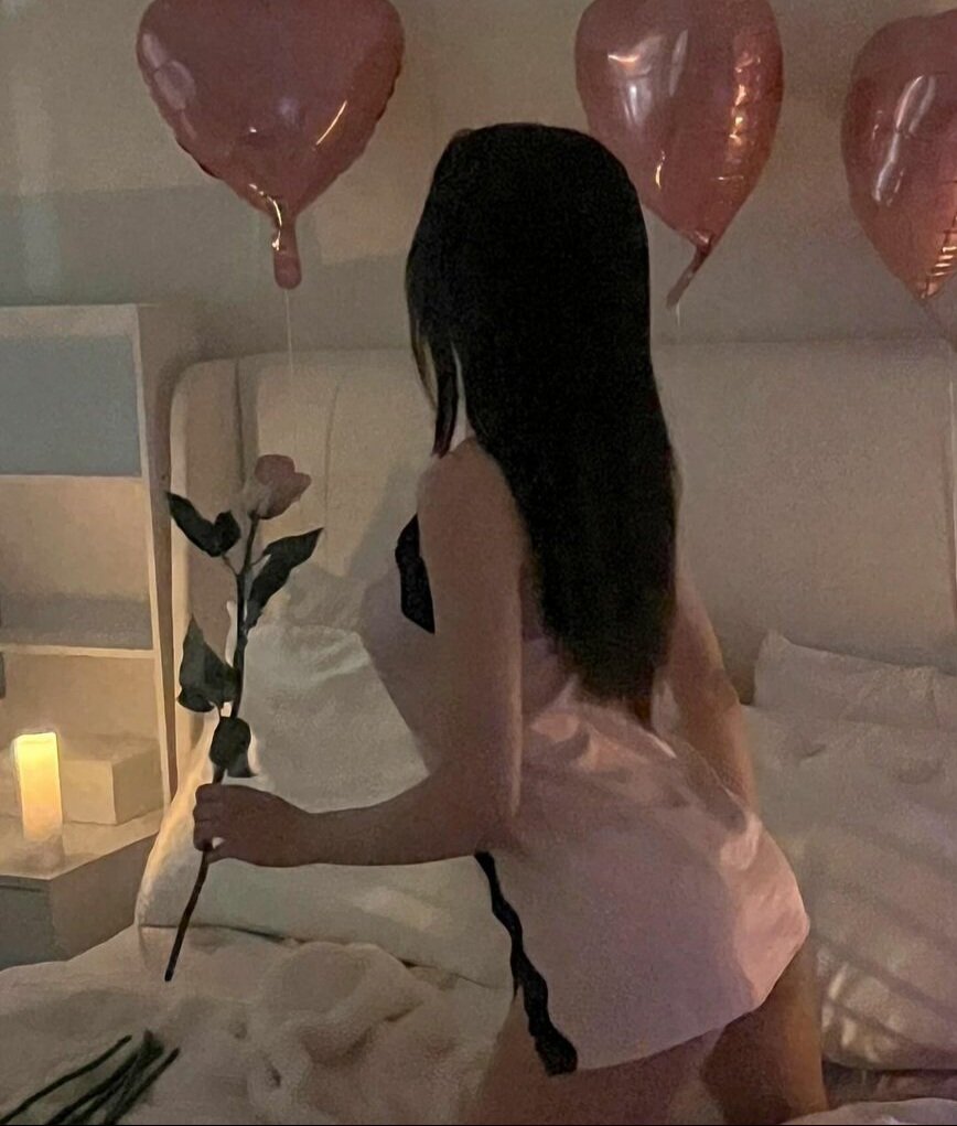 Kaitlynn Rhenea ASMR (youtuber) influencer #11hpJrON