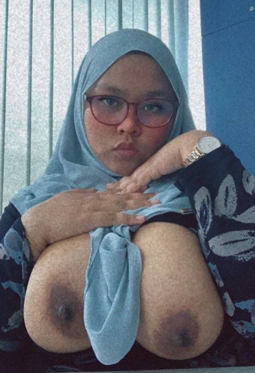 Muslim hijab slut with big titties and big ass #ApeUztnJ