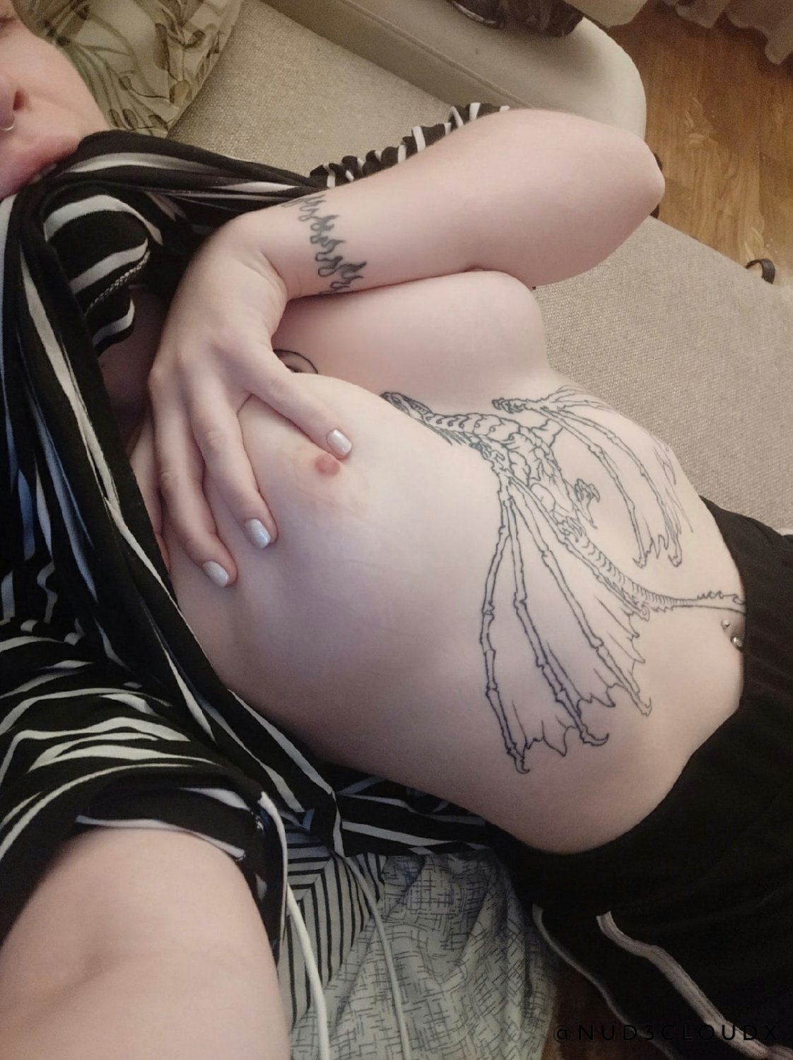 Pale Bitch likes showing her slutty tattoos #VSL6OD6j