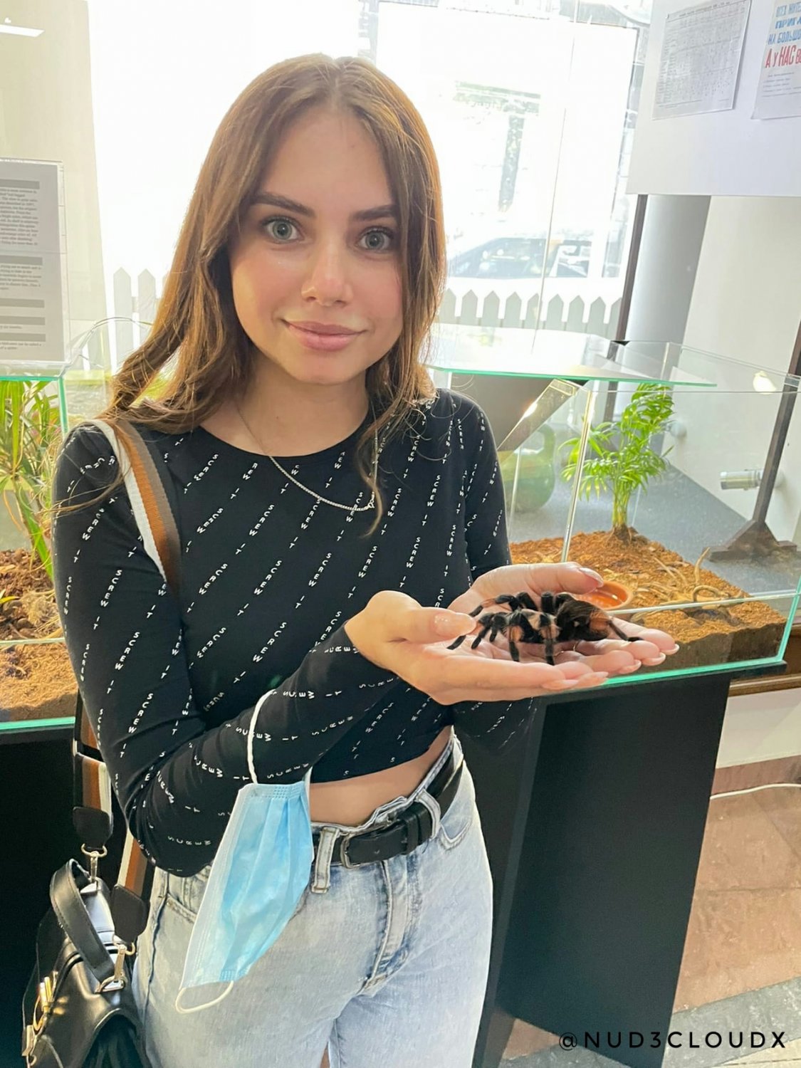 Pale Bitch likes showing her slutty tattoos #tDoGrG0W